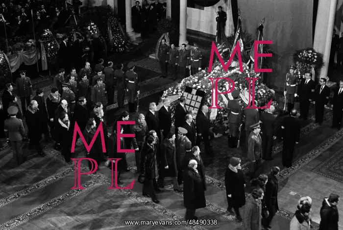 : Public viewing of Yuri Andropov : Public viewing of Yuri Andropov