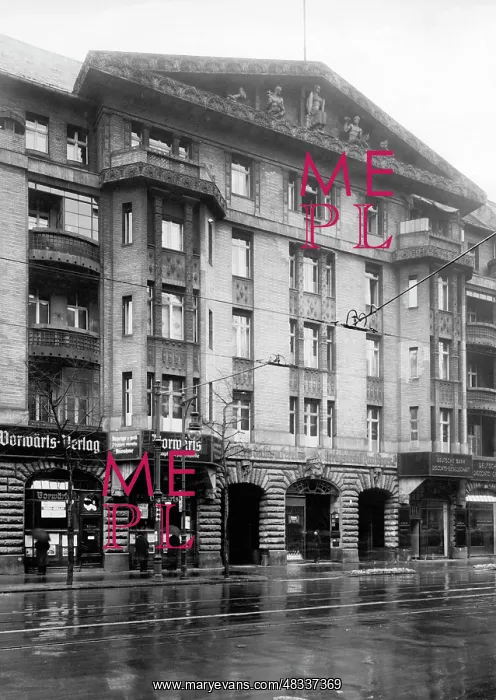 : Publishing house in Berlin, ca.1945 : Publishing house in Berlin, ca.1945