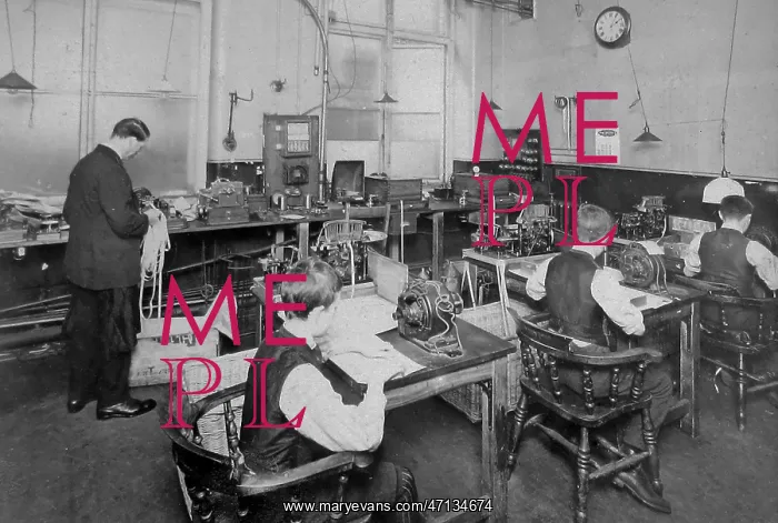  : Publishing the Liverpool Express and Weekly Courier