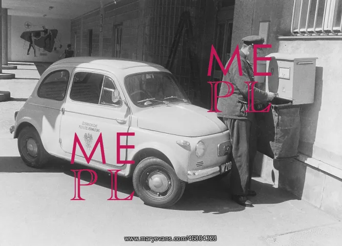 : Puch 500 in use for letterbox emptying. Post car. 1958 : Puch 500 in use for letterbox emptying. Post car. 1958