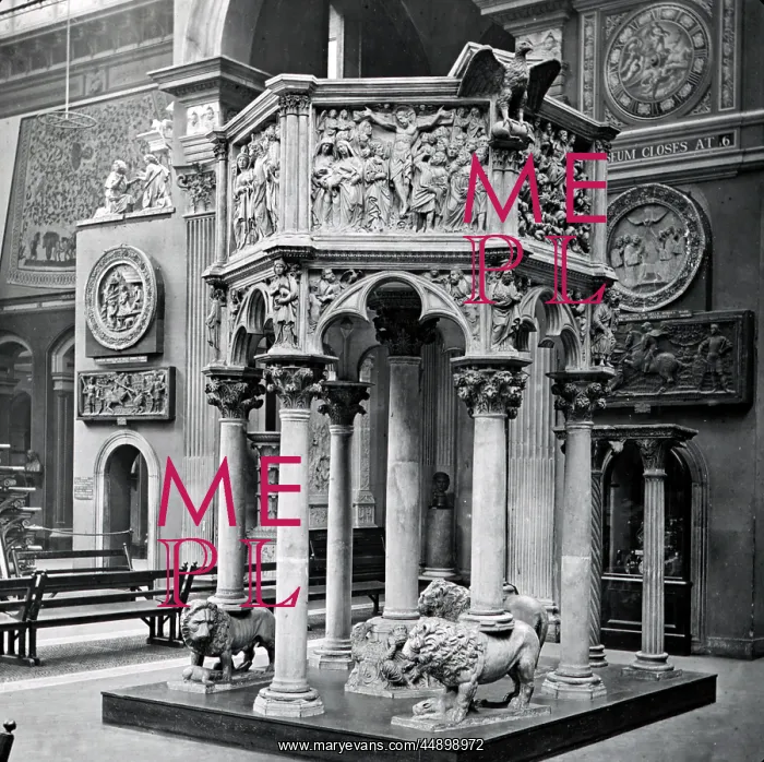 : Pulpit in Baptistry, Pisa : Pulpit in Baptistry, Pisa