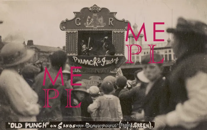: Punch and Judy puppet show at Blackpool beach : Punch and Judy puppet show at Blackpool beach