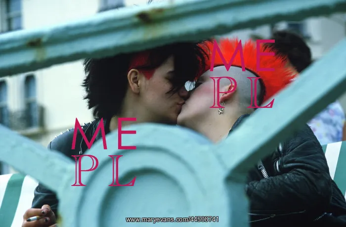  : Two Punks kissing