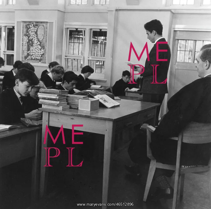 : Pupils reading aloud in geography lesson : Pupils reading aloud in geography lesson