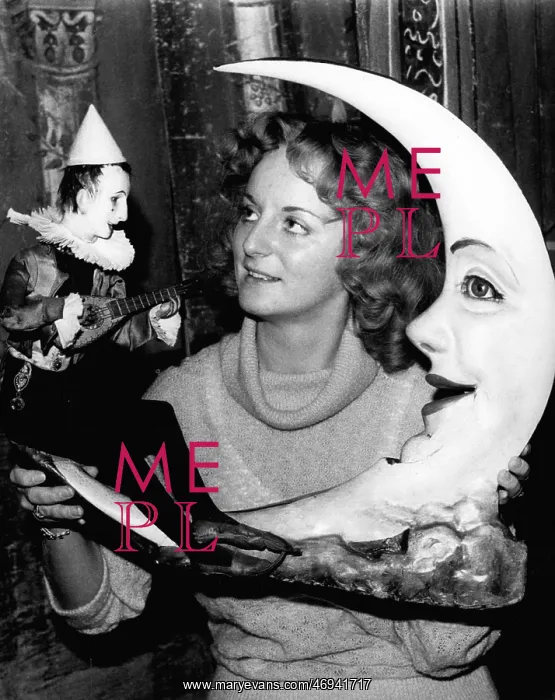 : Puppet show novelties, Pierrot in the Moon, Munich, Germany : Puppet show novelties, Pierrot in the Moon, Munich, Germany