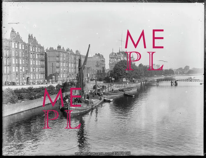 : Putney Reach, Wandsworth, London : Putney Reach, Wandsworth, London