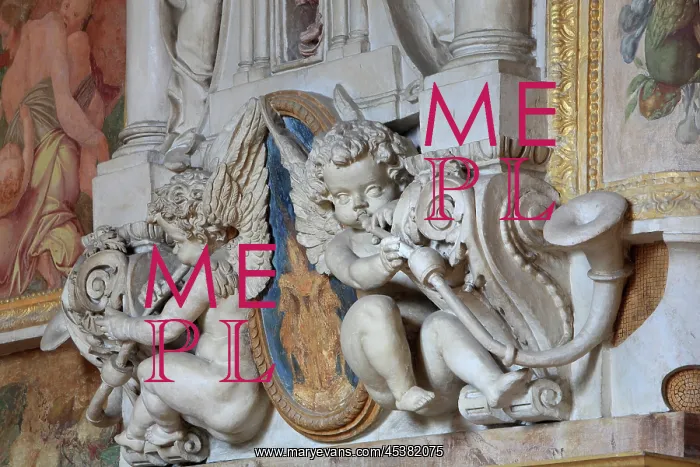 : Putti playing trumpets in carved stucco, below : Putti playing trumpets in carved stucco, below