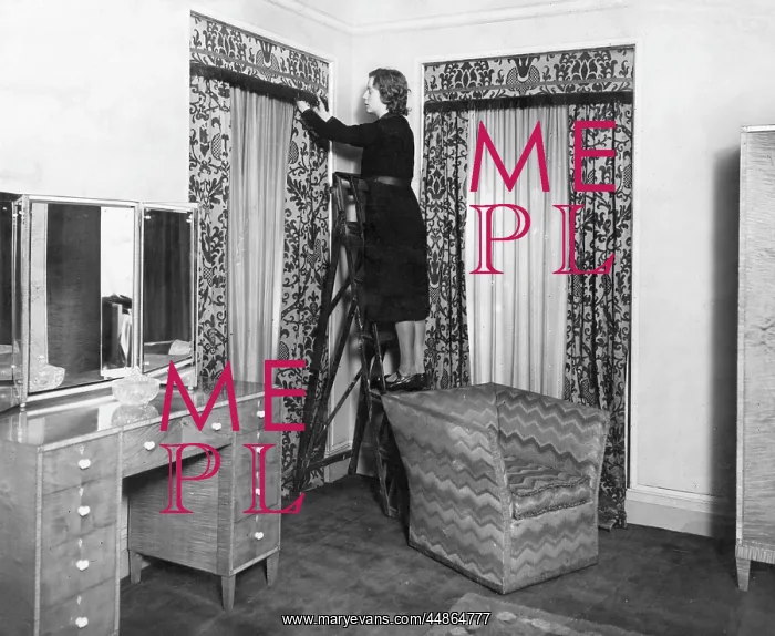 : PUTTING UP CURTAINS : PUTTING UP CURTAINS