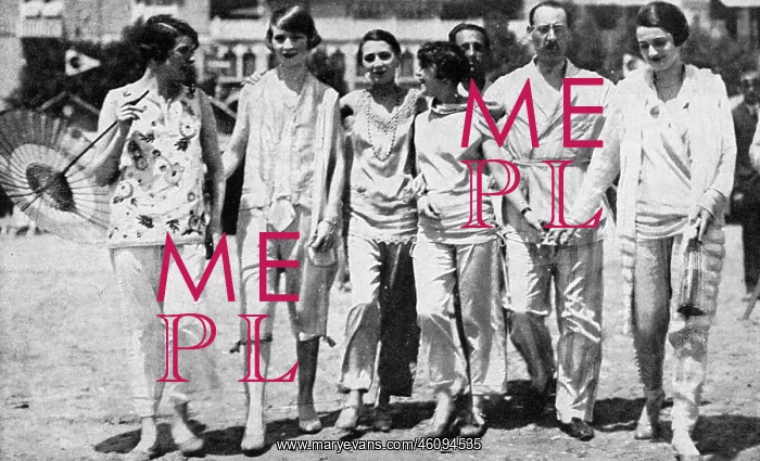 : Pyjama fashion at the Lido : Pyjama fashion at the Lido
