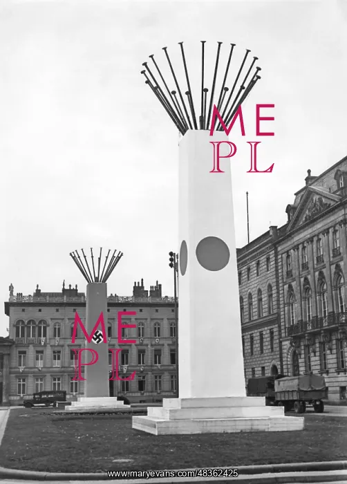 : Pylons at Pariser Platz in Berlin, 1941 : Pylons at Pariser Platz in Berlin, 1941