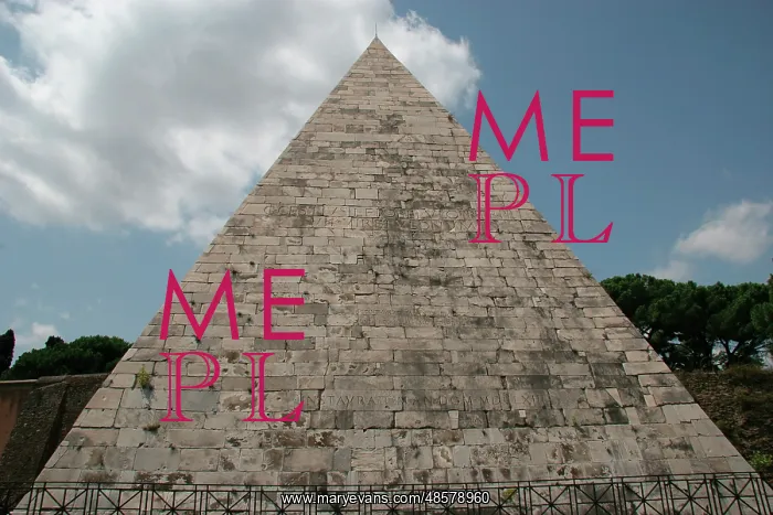 : Pyramid of Cestius. Rome. Italiy : Pyramid of Cestius. Rome. Italiy