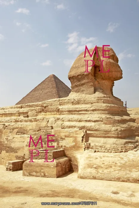 : Pyramid of Khafre and the Sphinx in Cairo, Egypt : Pyramid of Khafre and the Sphinx in Cairo, Egypt