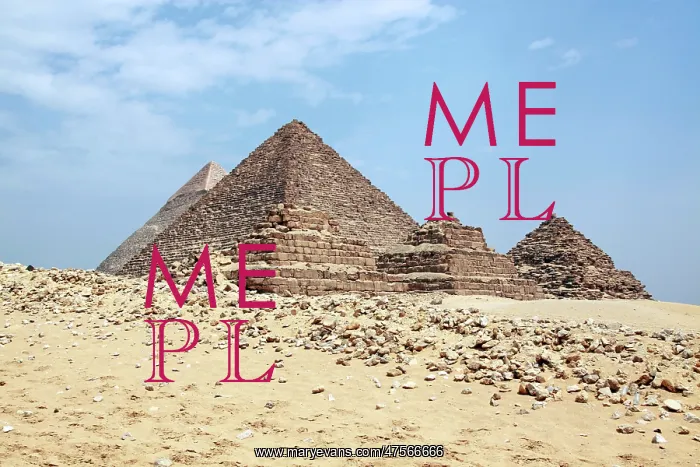  : Pyramid of Menkaure in Cairo, Egypt