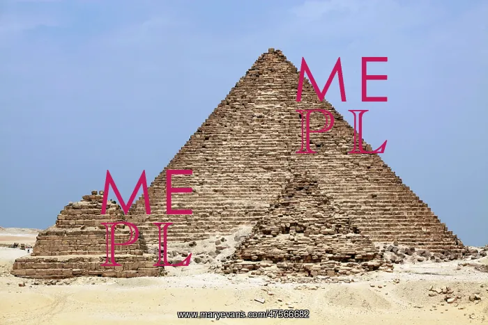  : Pyramid of Menkaure in Cairo, Egypt