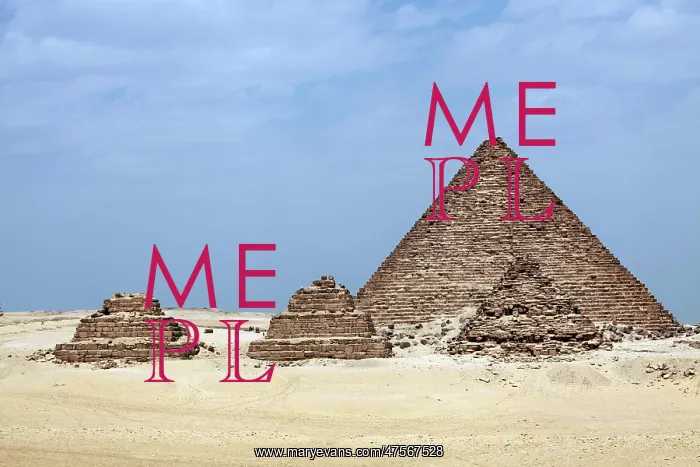  : Pyramid of Menkaure in Cairo, Egypt