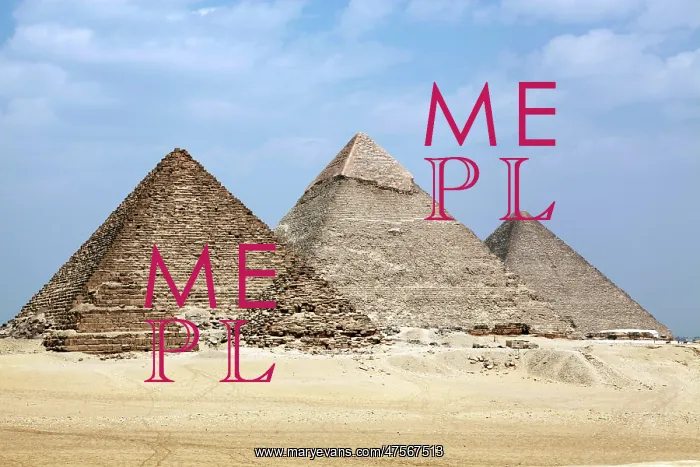  : Pyramids of Giza in Cairo, Egypt