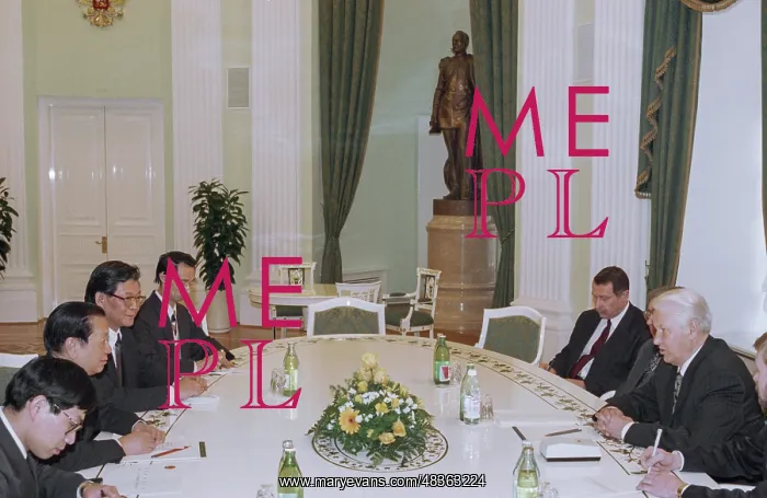 : Q. Qichen's visiting USSR : Q. Qichen's visiting USSR