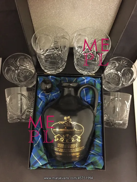 : QE2 - presentation whisky flagon with six glasses : QE2 - presentation whisky flagon with six glasses