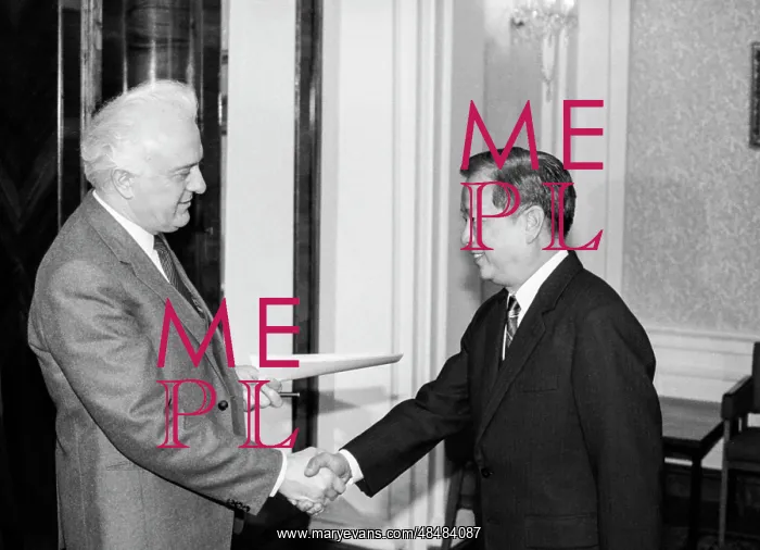 : Qian Qichen's visit to USSR : Qian Qichen's visit to USSR