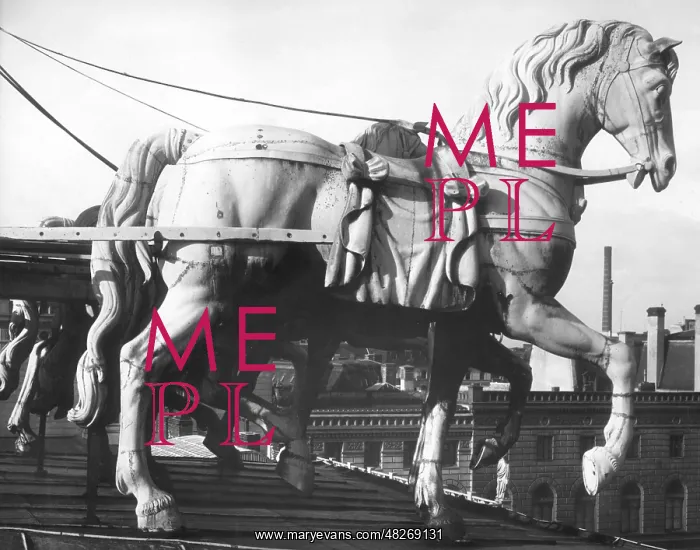 : Quadriga at the Brandenburg Gate in Berlin, 1926 : Quadriga at the Brandenburg Gate in Berlin, 1926