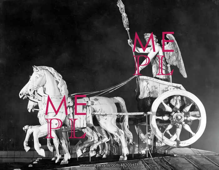 : Quadriga on top of Brandenburg Gate in Berlin, 1939 : Quadriga on top of Brandenburg Gate in Berlin, 1939
