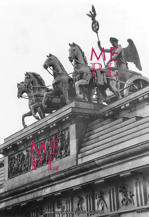 : Quadriga on top of Brandenburg Gate in Berlin, 1943 : Quadriga on top of Brandenburg Gate in Berlin, 1943