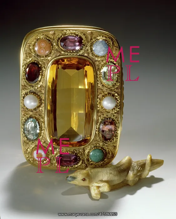 : Quartz box and carved lizard : Quartz box and carved lizard