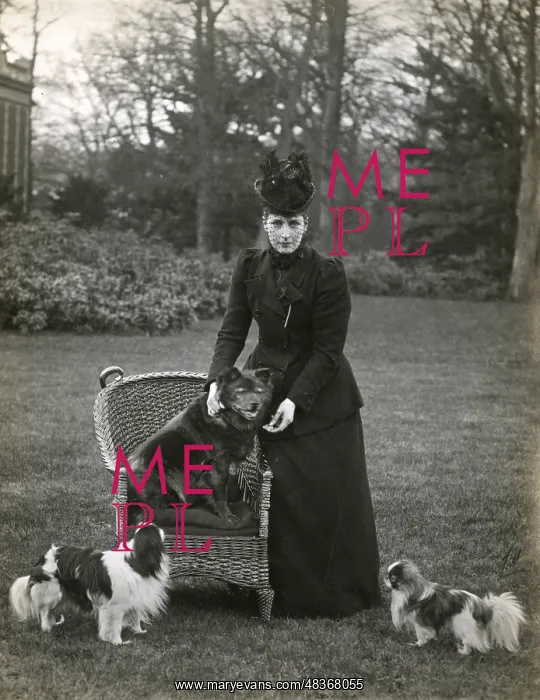 : Queen Alexandra with her dogs : Queen Alexandra with her dogs