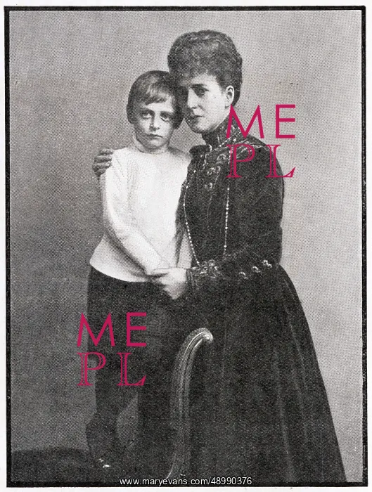: Queen Alexandra with her grandson Prince Olaf : Queen Alexandra with her grandson Prince Olaf