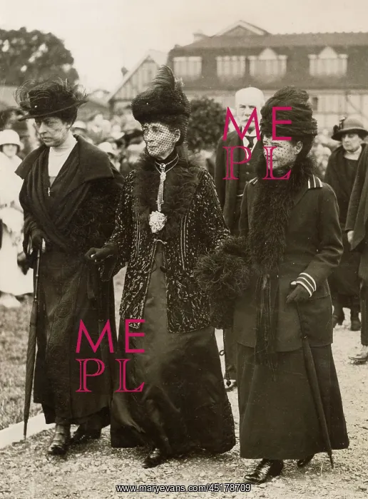 : Queen Alexandra with her sisters : Queen Alexandra with her sisters