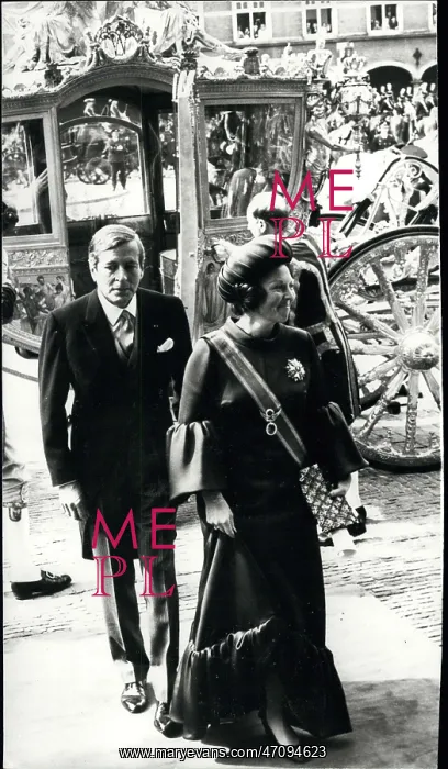 : Queen Beatrix of the Netherlands opens parliament : Queen Beatrix of the Netherlands opens parliament