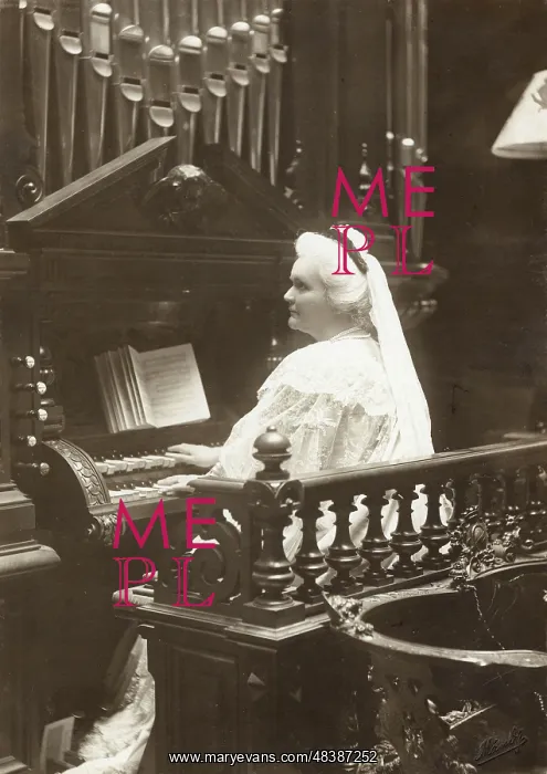 : Queen Elisabeth of Romania playing the organ : Queen Elisabeth of Romania playing the organ