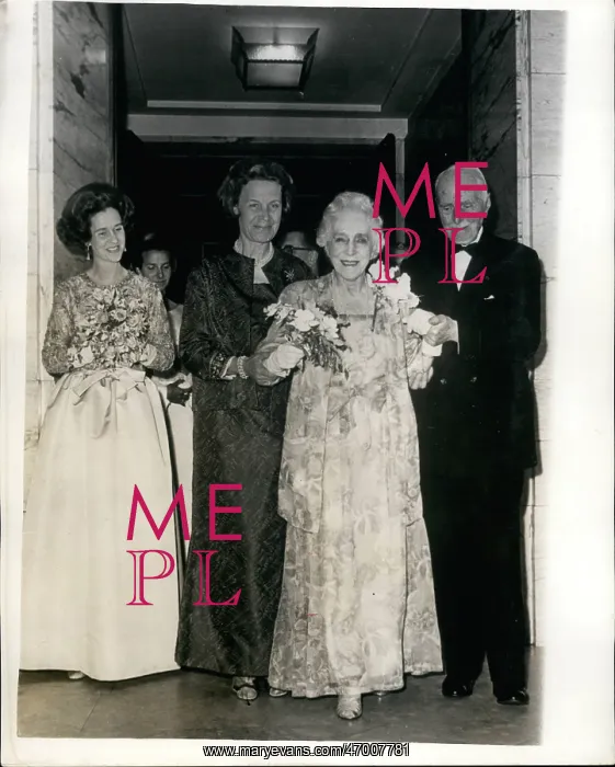 : Queen Elizabeth of Belgium at a concert : Queen Elizabeth of Belgium at a concert