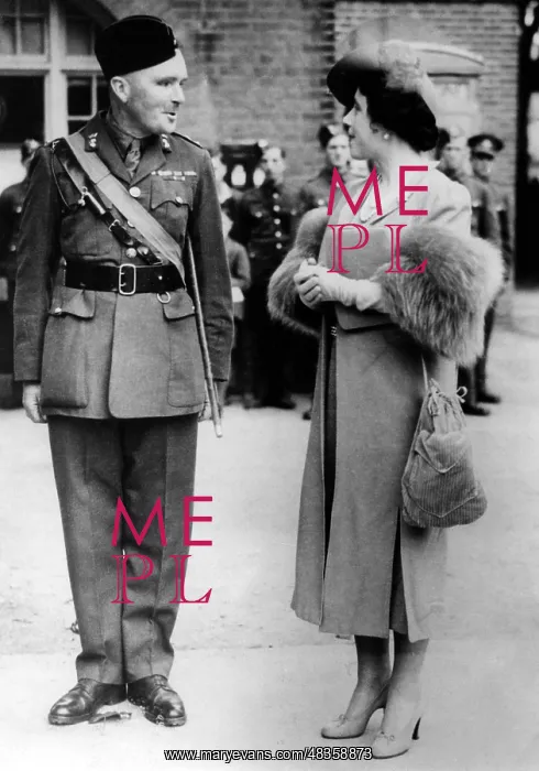 : Queen Elizabeth in conversation with Colonel Sullivan, 1939 : Queen Elizabeth in conversation with Colonel Sullivan, 1939