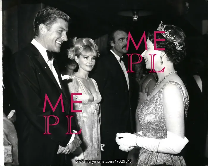 : Queen Elizabeth, Dick Van Dyke, Diane Cilento, Sean Connery : Queen Elizabeth, Dick Van Dyke, Diane Cilento, Sean Connery