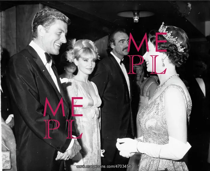 : Queen Elizabeth, Dick Van Dyke, Diane Cilento, Sean Connery : Queen Elizabeth, Dick Van Dyke, Diane Cilento, Sean Connery