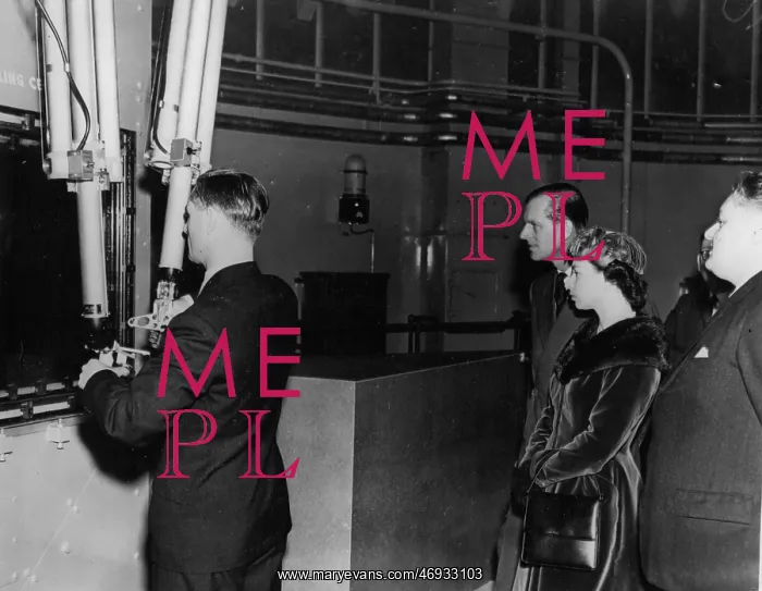 : Queen Elizabeth II at Atomic Energy Establishment : Queen Elizabeth II at Atomic Energy Establishment