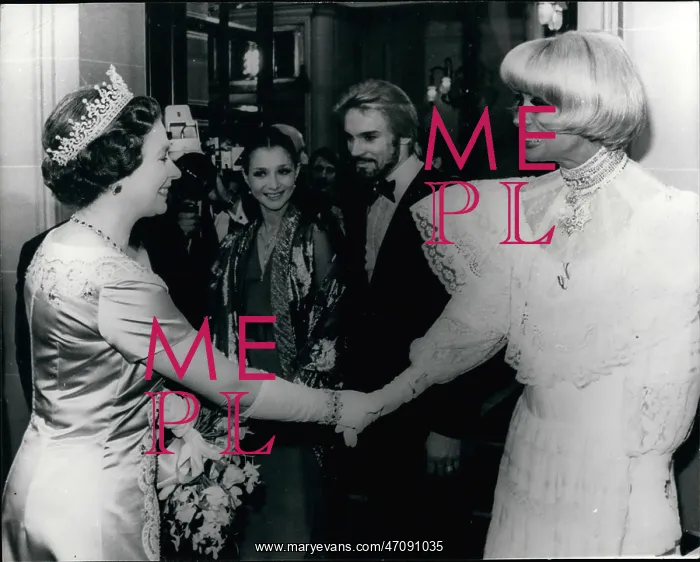 : Queen Elizabeth II and Carol Channing : Queen Elizabeth II and Carol Channing