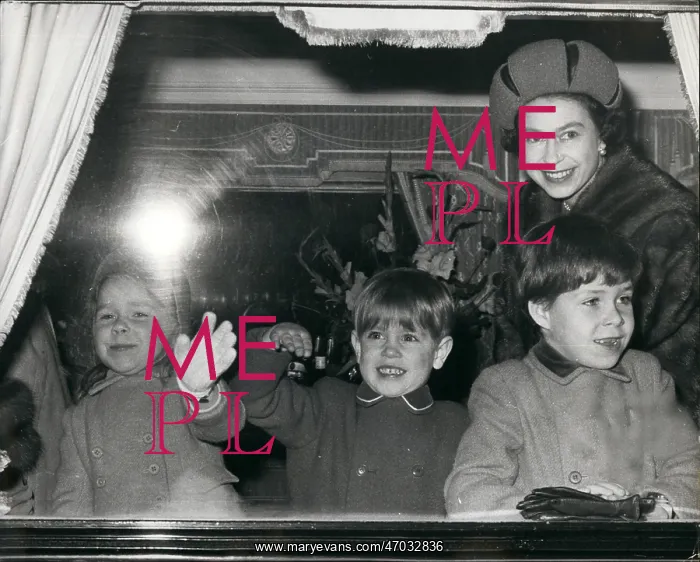  : Queen Elizabeth II and children on train