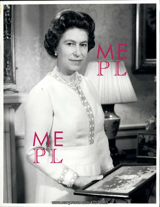 : Queen Elizabeth II Christmas Day broadcast : Queen Elizabeth II Christmas Day broadcast