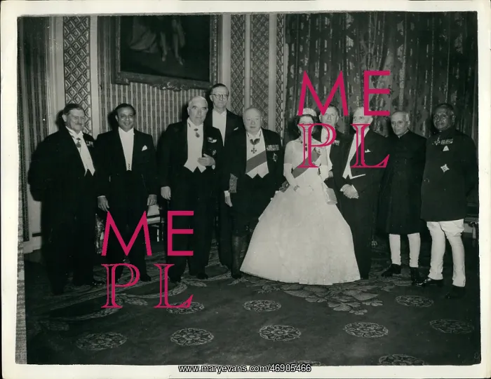 : Queen Elizabeth II and Commonwealth guests : Queen Elizabeth II and Commonwealth guests