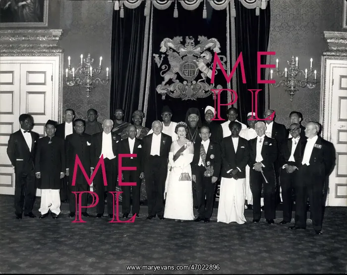 : Queen Elizabeth II and Commonwealth guests : Queen Elizabeth II and Commonwealth guests