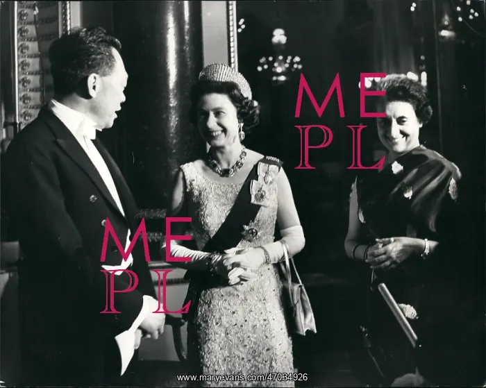 : Queen Elizabeth II with Commonwealth leaders : Queen Elizabeth II with Commonwealth leaders