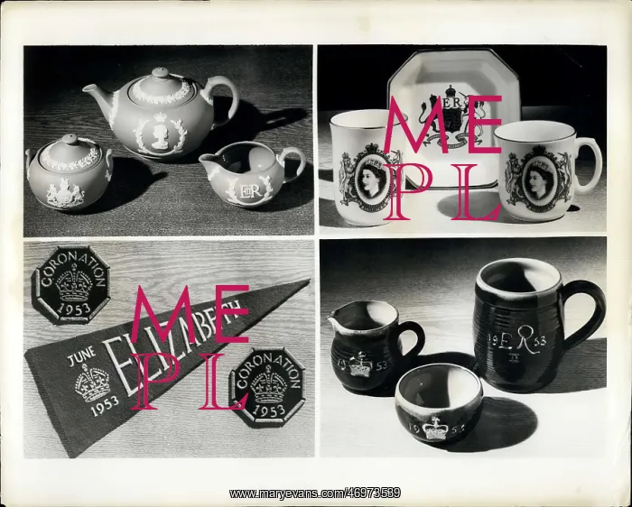 : Queen Elizabeth II Coronation souvenirs : Queen Elizabeth II Coronation souvenirs
