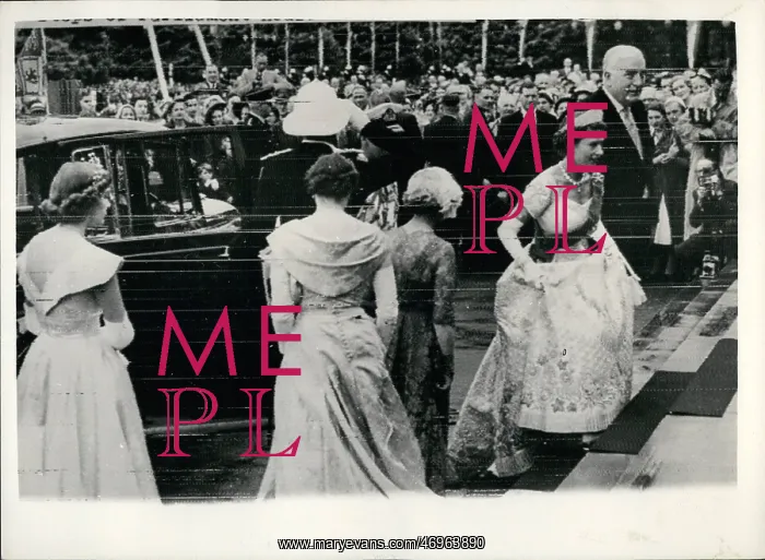 : Queen Elizabeth II and Duke of Edinburgh in Canberra : Queen Elizabeth II and Duke of Edinburgh in Canberra