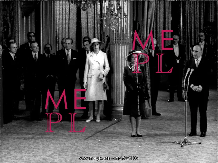 : Queen Elizabeth II at Elysee Palace, Paris : Queen Elizabeth II at Elysee Palace, Paris
