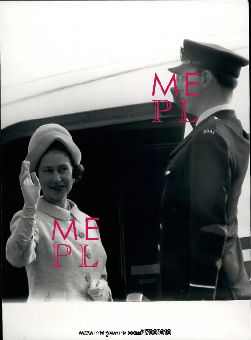 : Queen Elizabeth II en route for Canada : Queen Elizabeth II en route for Canada
