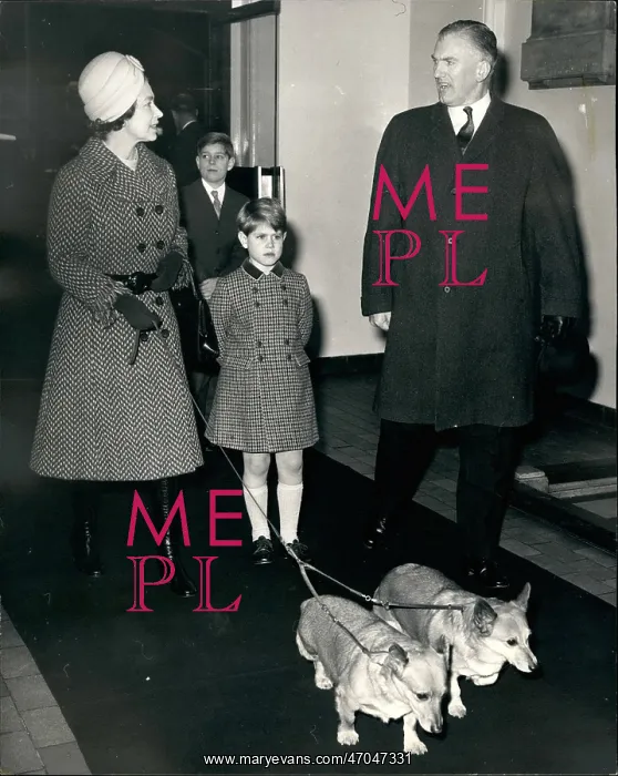: Queen Elizabeth II en route to Sandringham : Queen Elizabeth II en route to Sandringham