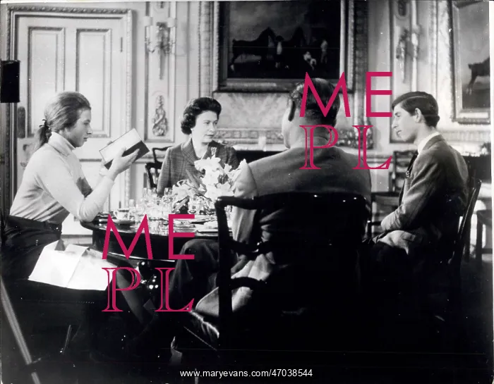 : Queen Elizabeth II and family : Queen Elizabeth II and family