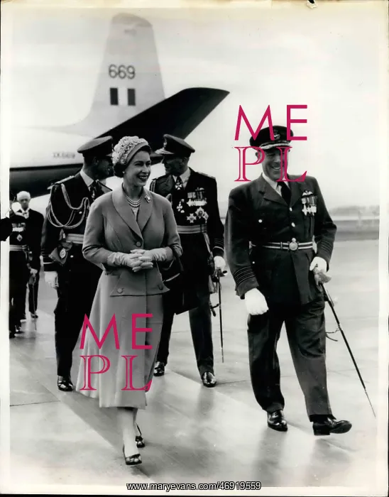 : Queen Elizabeth II, first flight in a Comet aircraft : Queen Elizabeth II, first flight in a Comet aircraft